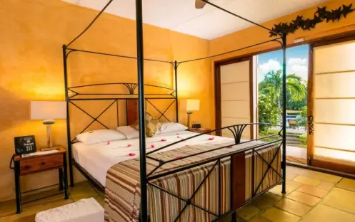 VILLA HOME MASTER BEDROOM